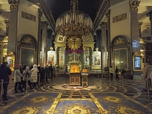 В Петербурге выстроились очереди у Казанского собора перед рождественской службой