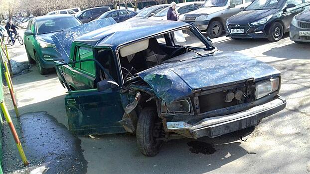 На улице Санникова и в Сигнальном проезде нашли автохлам