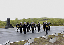 Командующий Северным флотом принял участие в акции «Горсть Памяти»