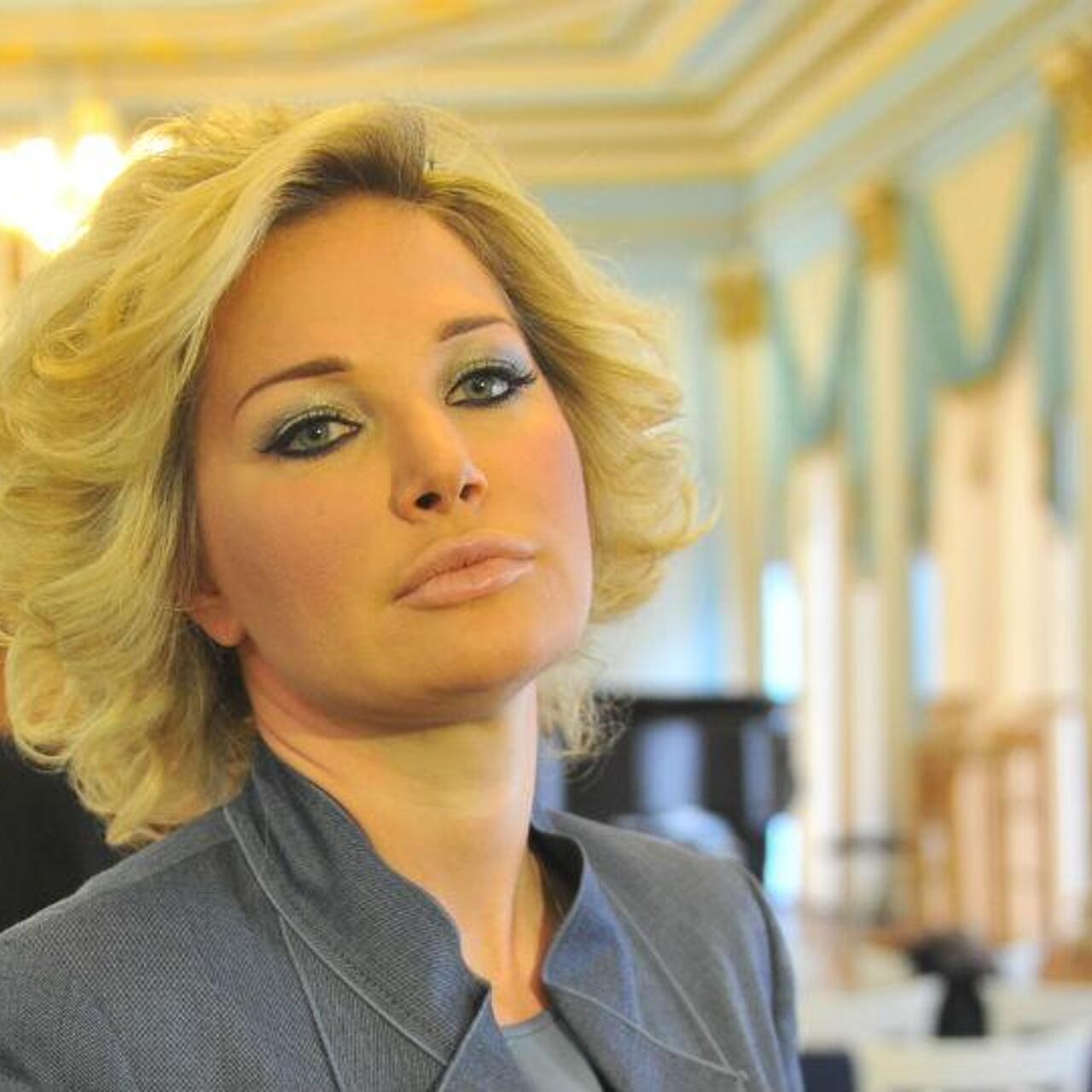 Rus lesbiyan talabalarini tomosha qiling