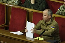 Бывший глава СБУ уволен с военной службы