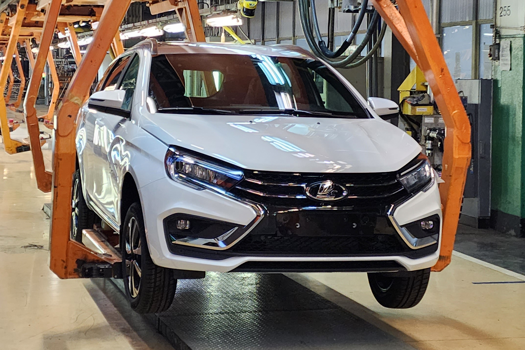 Новости автомира: АвтоВАЗ начнет 2023 год с выпуска двух моделей в 16 комплектациях