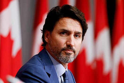 Премьера Канады вынудили уехать из столицы