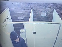Скрытая камера в туалете «поймала» подростков-вандалов в Дзержинске