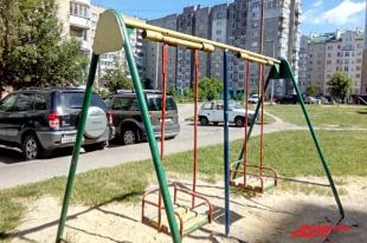В Калининграде спасателям пришлось вызволять ребенка с детской площадки