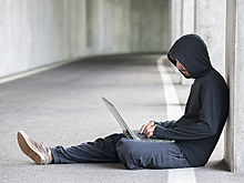 «Не говорите неправильных вещей». Как иностранный комик придумал пародийный аккаунт и был обвинен в работе на Россию