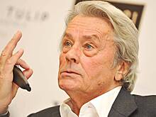 Сын Алена Делона потребовал исключить сестру Анушку из завещания