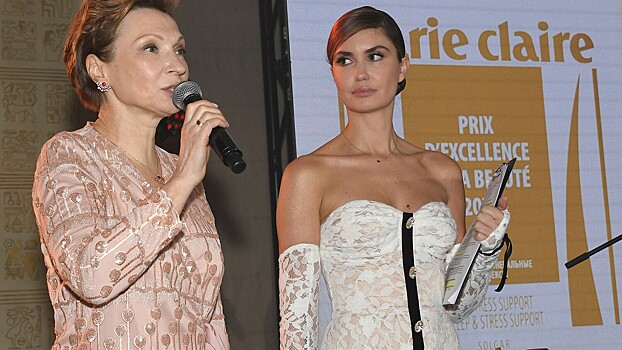 Актриса Агата Муцениеце появилась на публике в платье из кружева