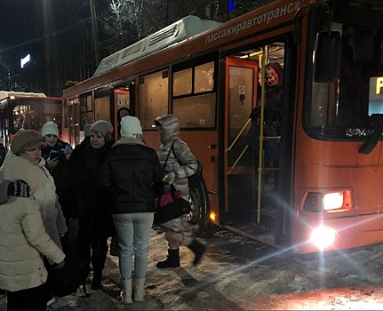 Пассажиры экскурсионного автобуса, у которого замерзло топливо, отправились в Ульяновск