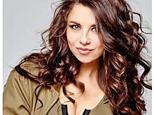 Анна Плетнева озадачила поклонников провокационными снимками с мужчиной