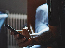 Ученые заявили об опасности привычки листать ленту соцсетей перед сном