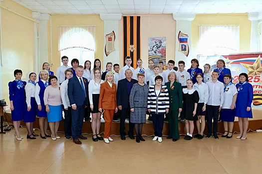 Спикер ЗС Владимирской области Ольга Хохлова на встрече с юными гастелловцами в Муроме: Все, кто воевал, отдавали свои жизни ради того, чтобы на земле навсегда воцарился мир