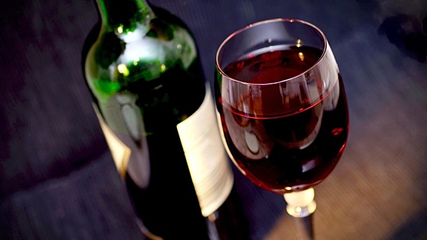 Ученые развеяли миф о пользе бокала вина за обедом