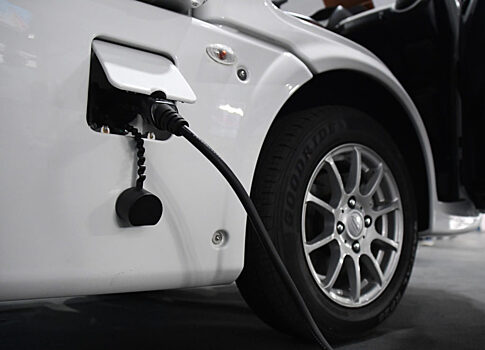 Нефть может рухнуть из-за электрокаров КНР