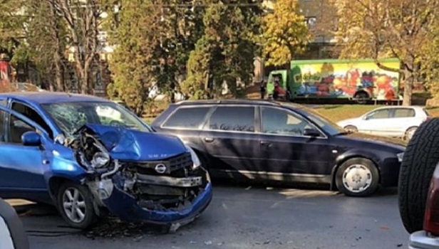 "Кума, жива?" Украинка устроила ДТП в прямом эфире Instagram. Видео