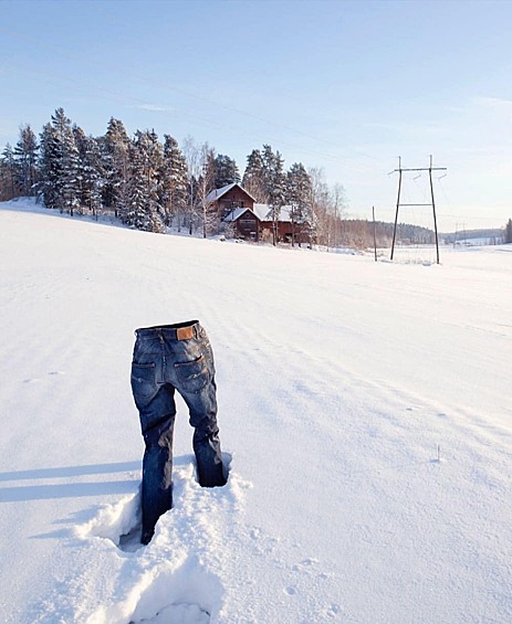 Сибиряки решили последовать примеру американцев, выкладывающих в сети фотографии замороженной одежды с хештегом #frozenpants, и начали публиковать аналогичные снимки в соцсетях