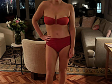 Похудевшая почти на 80 кг актриса Эми Шумер показала стройное тело в бикини: фото