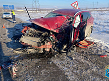 В Волжском районе 21 февраля внедорожник выехал на встречку и врезался в кроссовер