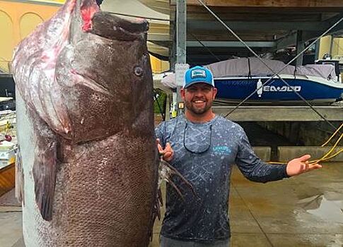 Рыбак вытащил окуня весом 158 килограммов
