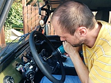 Автокомпании возвращаются к привычным приборным панелям