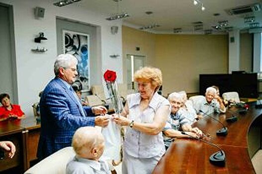 Директор Нововоронежской АЭС встретился с ветеранами-маяковцами