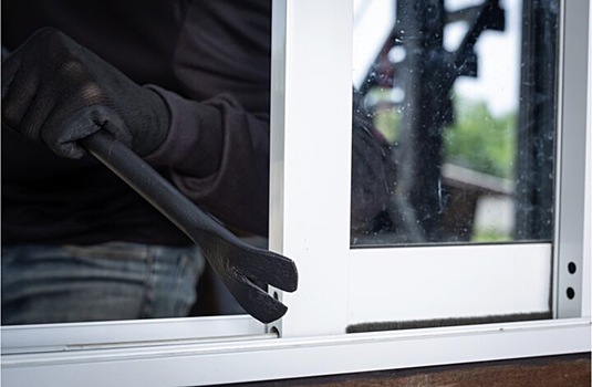 В Новосибирской области в Искитиме неизвестные под видом сотрудников ЖЭУ ограбили квартиры