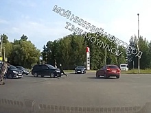 Нижегородцы помогли поставить на колеса перевернувшуюся в ДТП «Ниву»