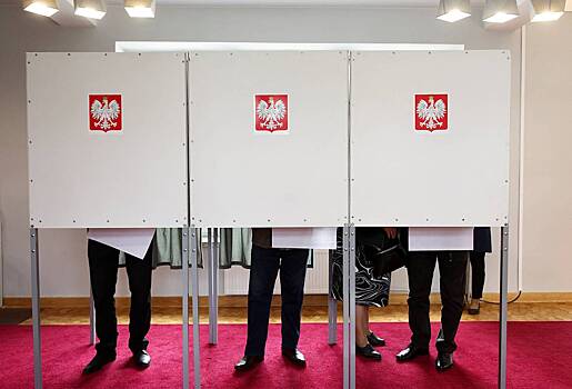 Правящая партия Польши вырвалась вперед на парламентских выборах