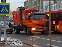 Авария «КамАЗа» и «Ауди» парализовала движение на площади Лепсе