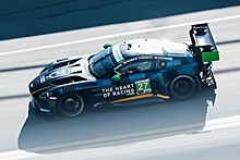 Обновлённый суперкар Aston Martin Vantage неожиданно дебютировал в гонках