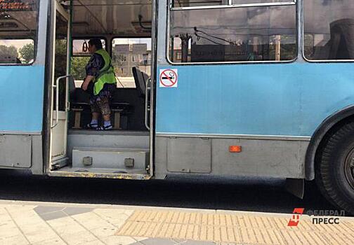 Троллейбус протаранил опору ЛЭП в Омске: есть пострадавшие