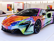 Гибридный суперкар McLaren Artura превратили в очень яркий арт-объект