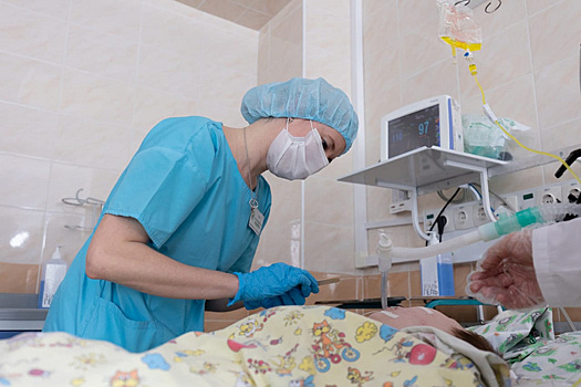 В больнице Екатеринбурга приступили к работе новые врачи
