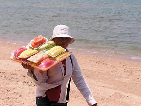 Россиянка пожаловалась на кричащих продавцов на пляже в Судаке