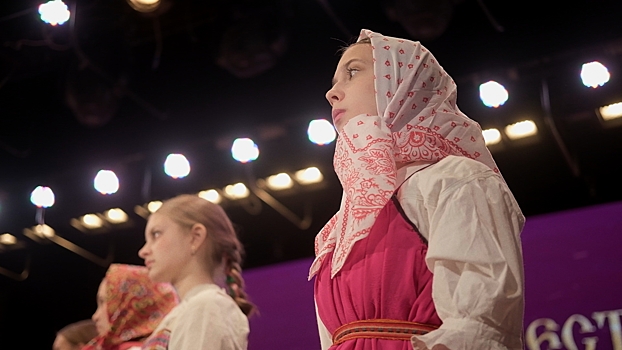 Языком танцев и нарядов: в ЧелГУ прошло очередное дефиле невест Южного Урала
