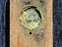 В Калининграде выставят уникальные солнечные часы XVI века, найденные при раскопках на Нижнем озере