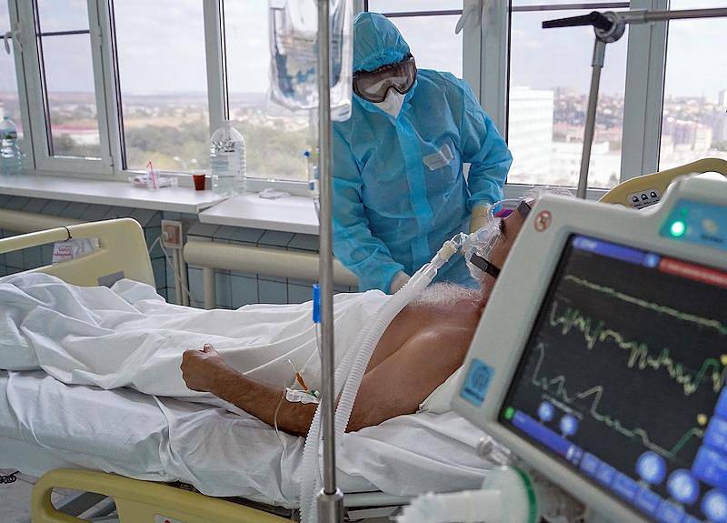 В Госдуме заявили о мешающих повысить зарплаты врачам «паразитах»