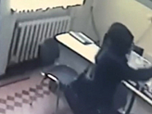 Скрыться не удалось. В Санкт-Петербурге полицейские задержали подозреваемого в разбойном нападении на отделение банка в Республике Крым