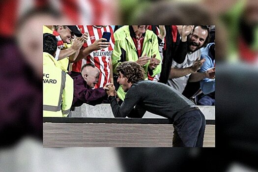 Фото дня: тренер английского «Брентфорда» и фанат с синдромом Дауна радуются победе