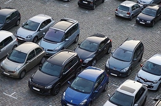 Стало известно, сколько водителей ежедневно нарушают правило парковки в Калининграде
