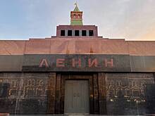 Огромные очереди выстроились к Мавзолею Ленина перед его закрытием