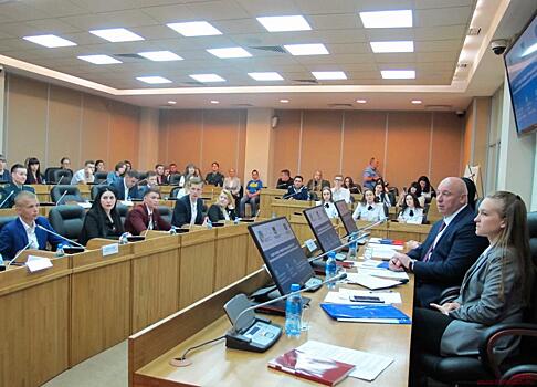 Молодые парламентарии Приморья обсудили острые и актуальные проблемы региона