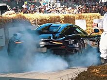 Невероятный бернаут гиперкара Koenigsegg Regera мощностью 1500 л.с.