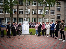 В школе №43 Курска открыли Тимуровский сквер
