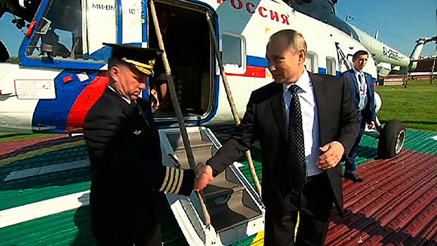 Путин и Шойгу посетили Петропавловскую крепость