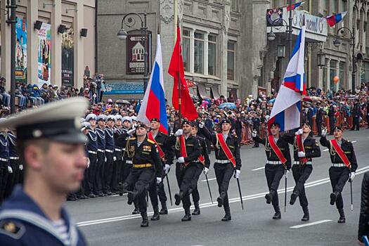 Ветераны и общественники организовали патриотическую акцию для молодых полицейских во Владивостоке