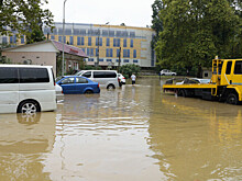 Районы Сочи и Керчи ушли под воду, Северная Осетия пострадала от ливня с градом
