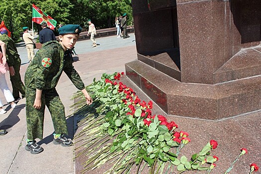 Юнармейцам вручили зеленые береты