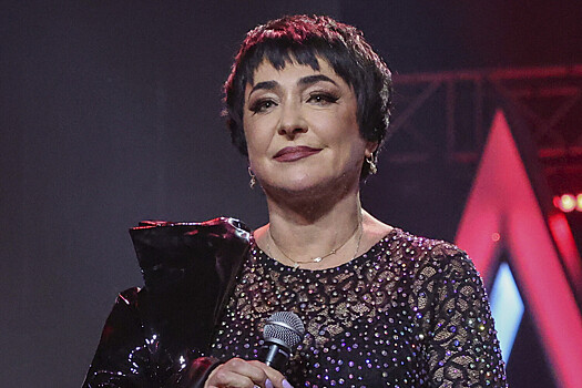 Лолита споет на стадионе после нескольких отмен концертов