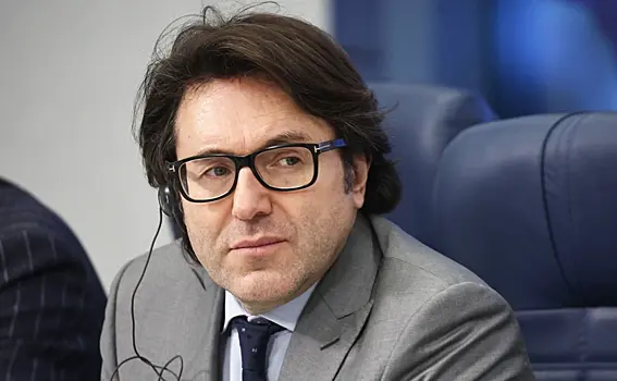 Телеведущий Малахов впервые представил 8-летнего сына публике